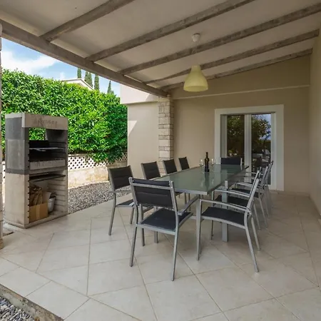 Exclusive 4 Bedroom Alex In With Private Pool, Garden And Parking וילה פורץ